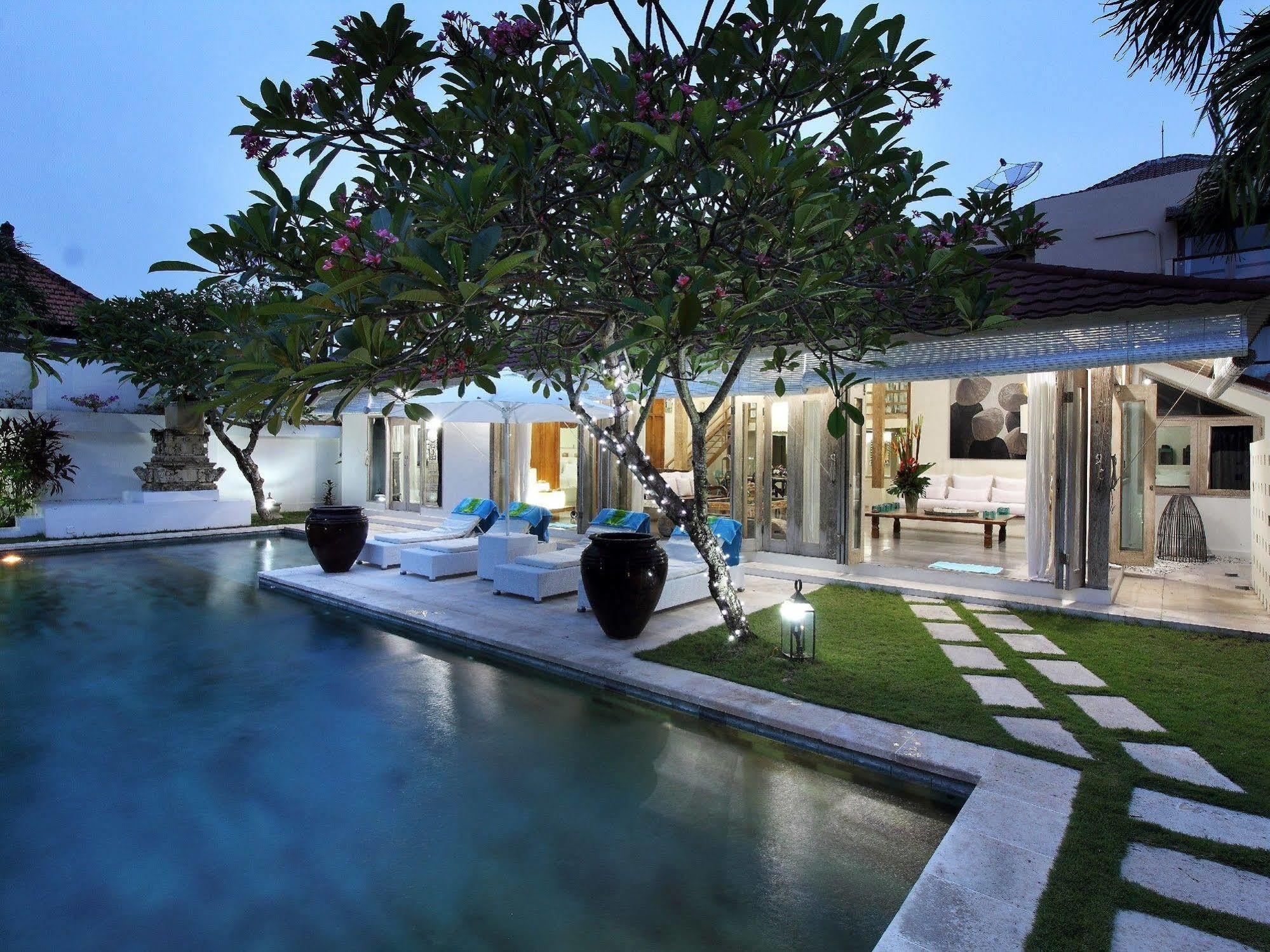 Villa Putih Seminyak Exterior foto